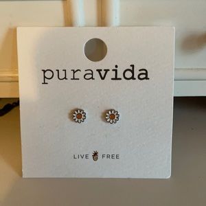 Puts vida daisy flower earrings